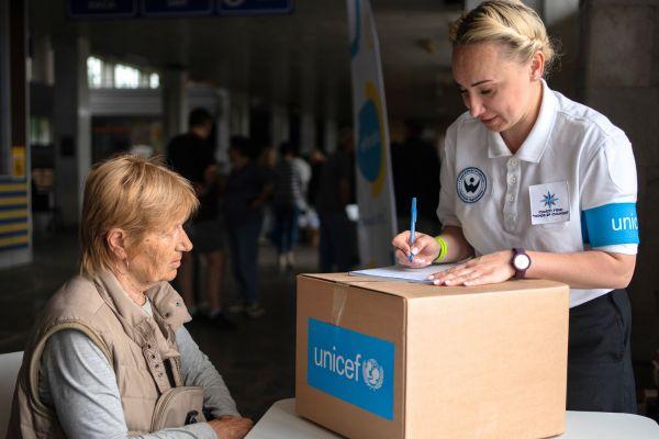 Entrega de artículos de emergencia en Mykolaiv, Ucrania. 