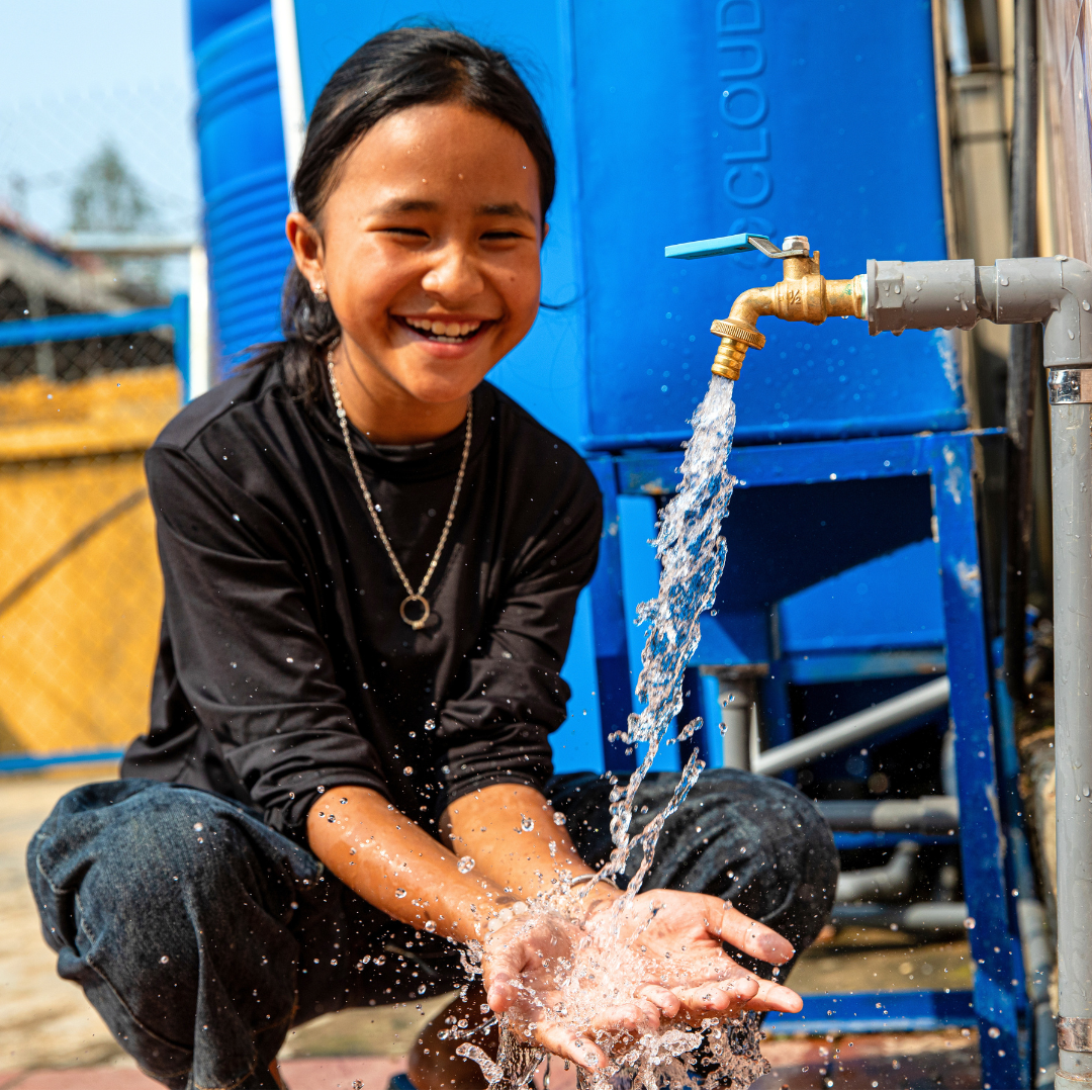 Instalacion para recoger y purificar agua en Vietnam.