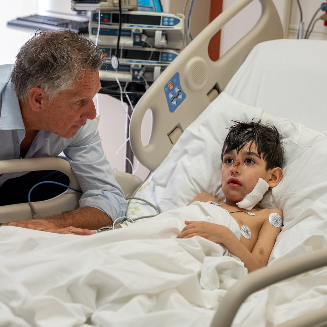 Ali, de 5 años, quien sufrió heridas en un ataque el 08 de abril del 2026