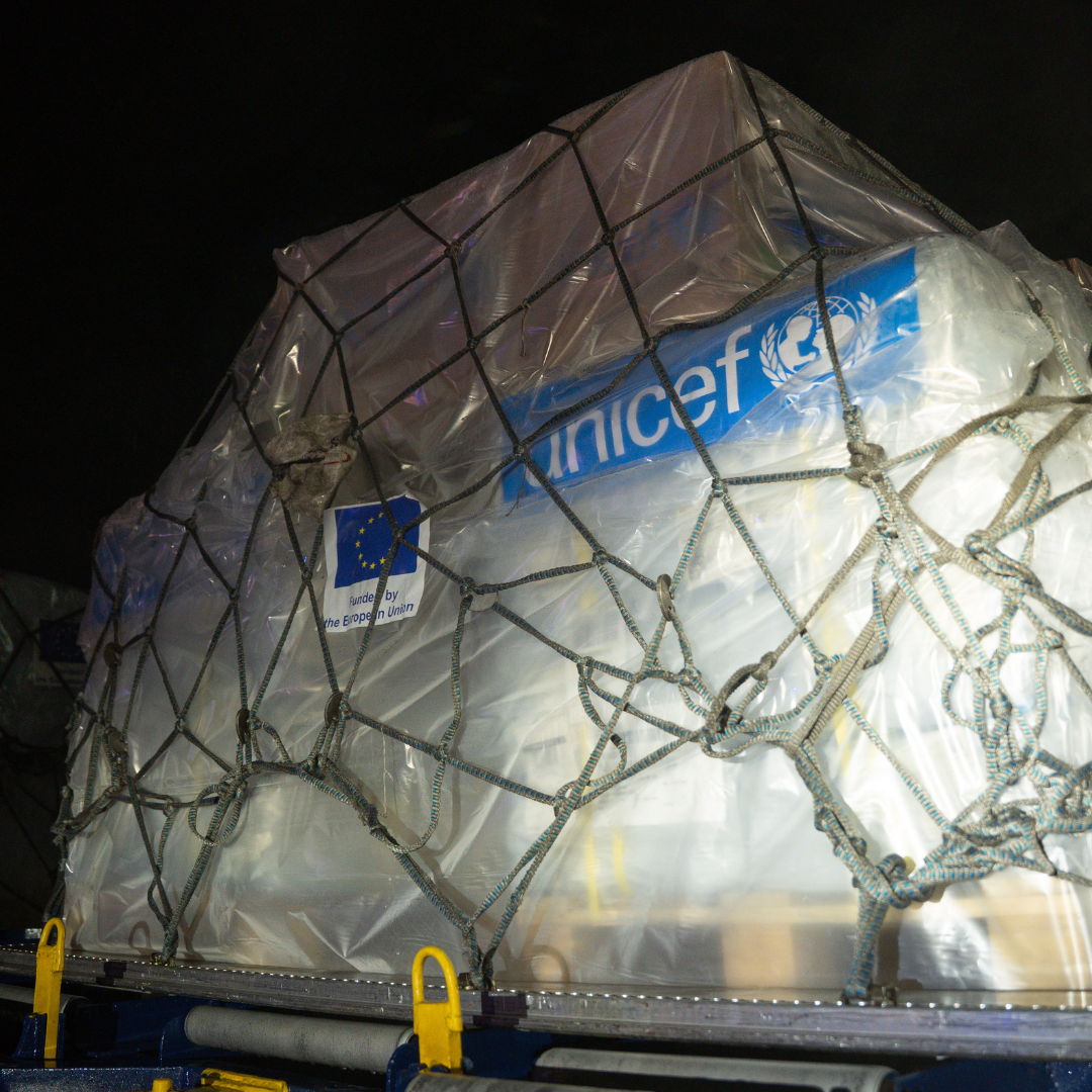 Un vuelo con 47 toneladas métricas de ayuda humanitaria, como parte de la respuesta de UNICEF ante los terremotos en Venezuela, aterriza en el Aeropuerto Internacional de Maiquetía Simón Bolívar.